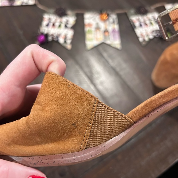 Worn Steve Madden tan short heels. Buckle straps with scuffs. - Picture 6 of 8